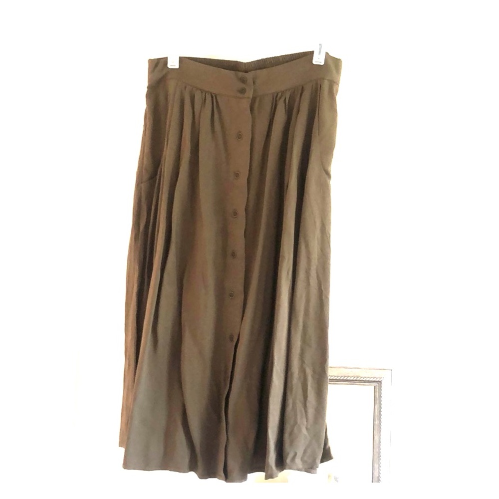 Forever 21 mid-length forest green skirt